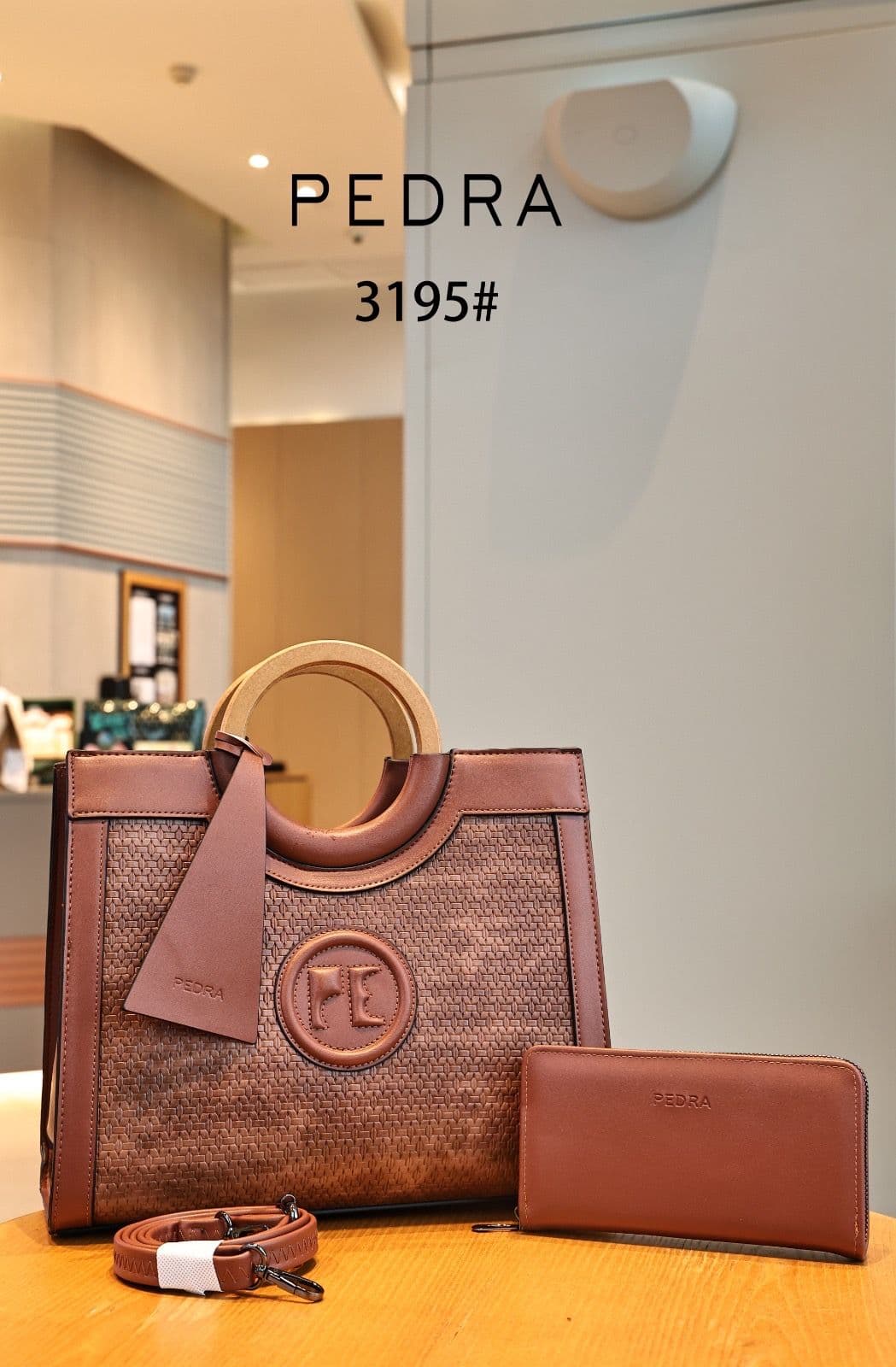 Pedra 2 in 1 hand bag