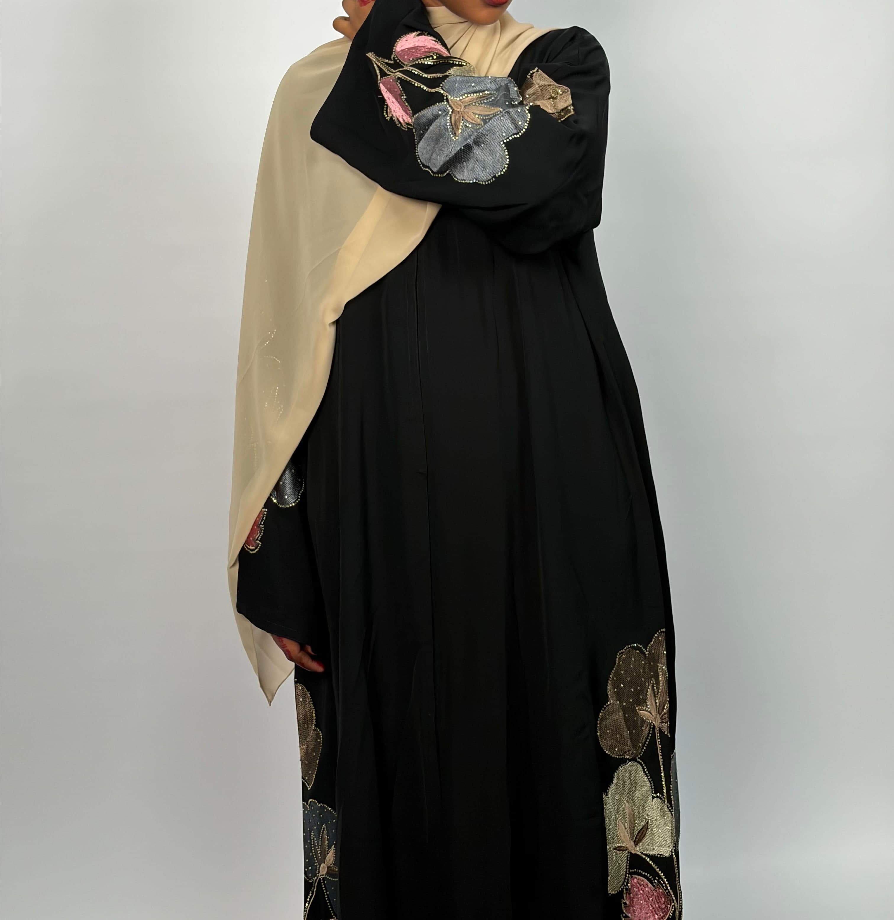 Amira flora abaya